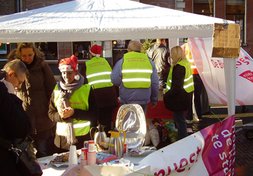 Binnenvestsoepbus: duizend euro voor Serious Request